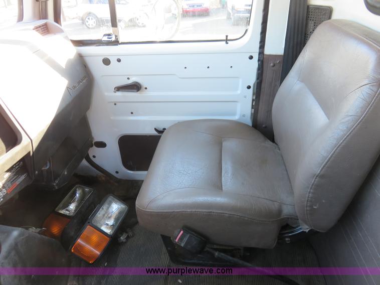 image for item K7021 1995 International 4900 dump truck