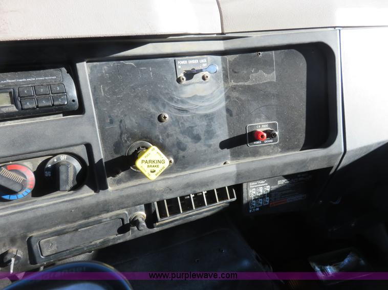 image for item K7021 1995 International 4900 dump truck