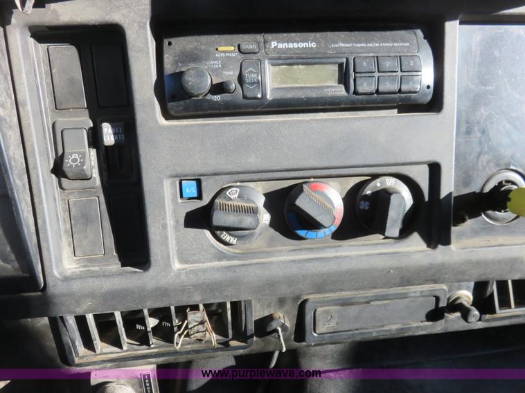 image for item K7021 1995 International 4900 dump truck