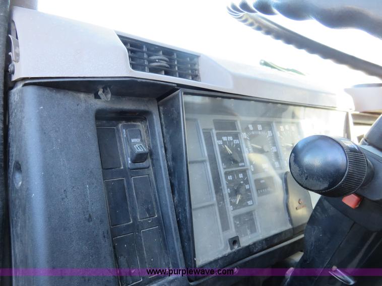 image for item K7021 1995 International 4900 dump truck