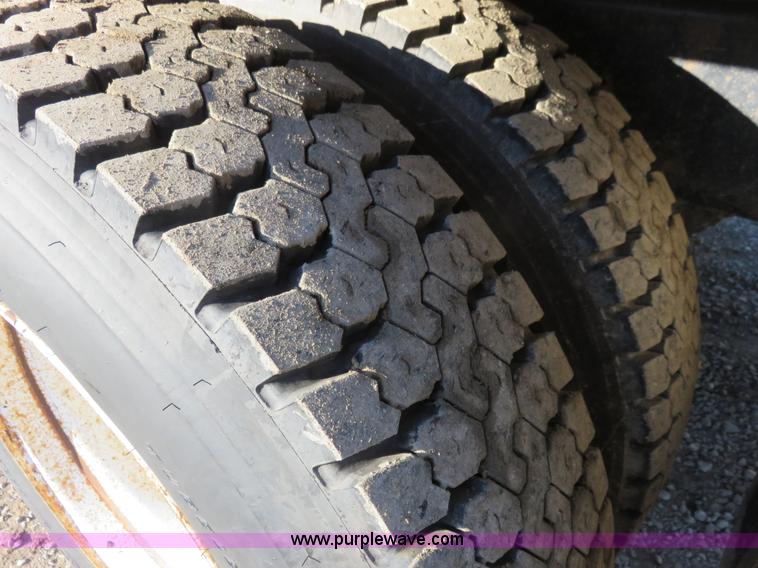 image for item K7021 1995 International 4900 dump truck