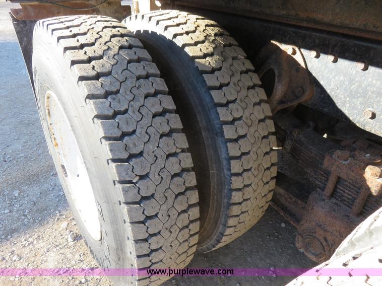 image for item K7021 1995 International 4900 dump truck