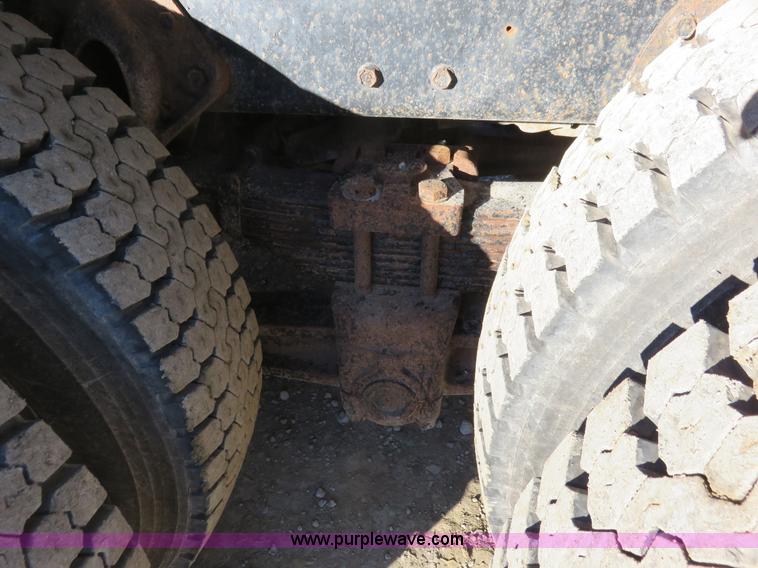 image for item K7021 1995 International 4900 dump truck
