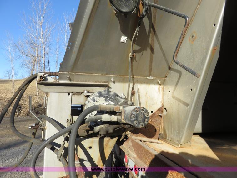 image for item K7021 1995 International 4900 dump truck