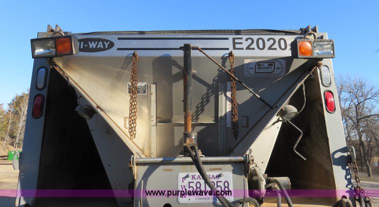 image for item K7021 1995 International 4900 dump truck