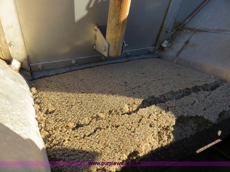 image for item K7021 1995 International 4900 dump truck