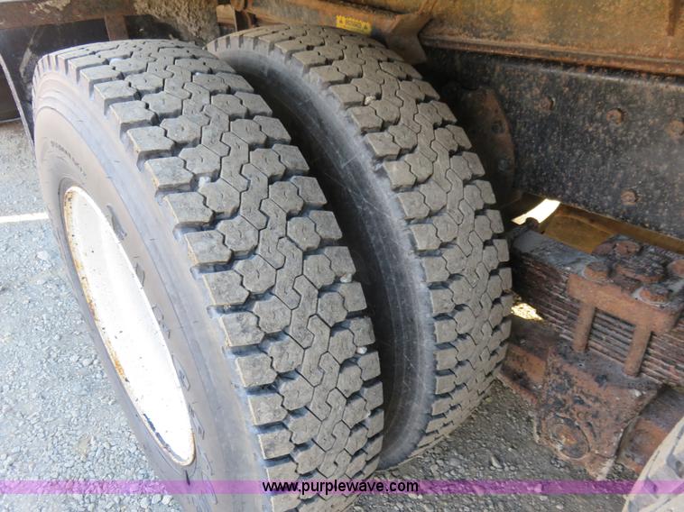 image for item K7021 1995 International 4900 dump truck