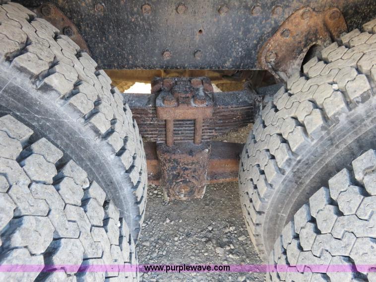 image for item K7021 1995 International 4900 dump truck