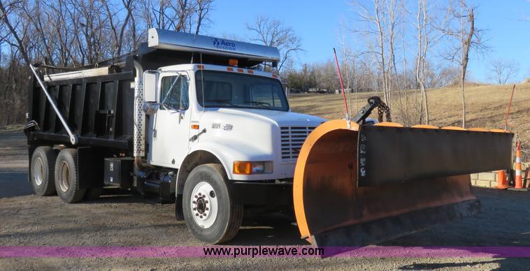 image for item K7021 1995 International 4900 dump truck