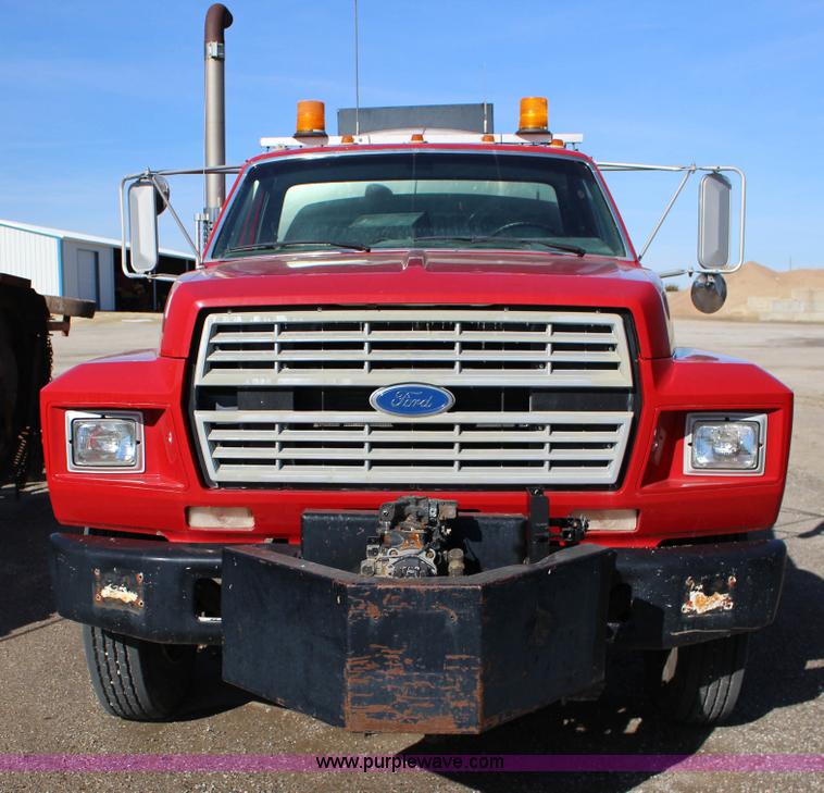 image for item L6576 1994 Ford F700 oil distribution truck