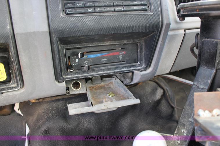 image for item L6576 1994 Ford F700 oil distribution truck