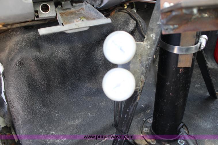 image for item L6576 1994 Ford F700 oil distribution truck