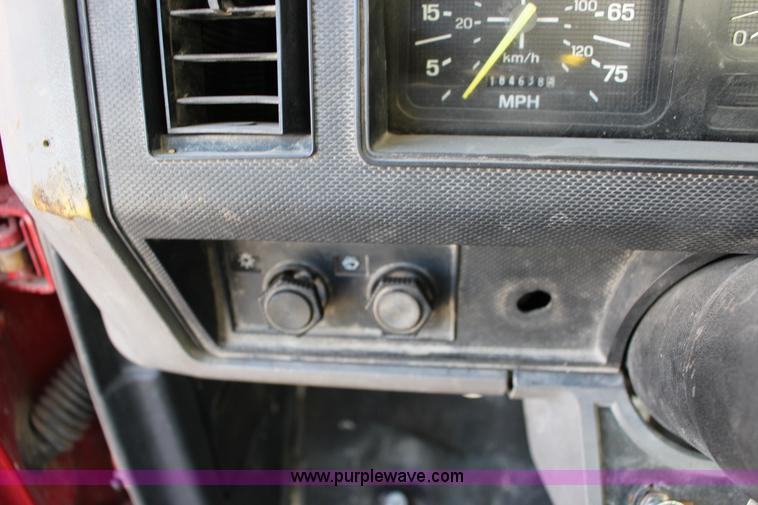 image for item L6576 1994 Ford F700 oil distribution truck