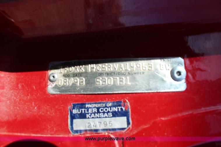 image for item L6576 1994 Ford F700 oil distribution truck