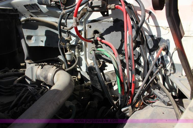 image for item L6576 1994 Ford F700 oil distribution truck