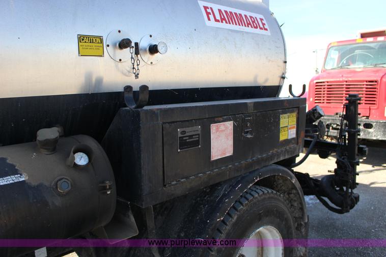 image for item L6576 1994 Ford F700 oil distribution truck