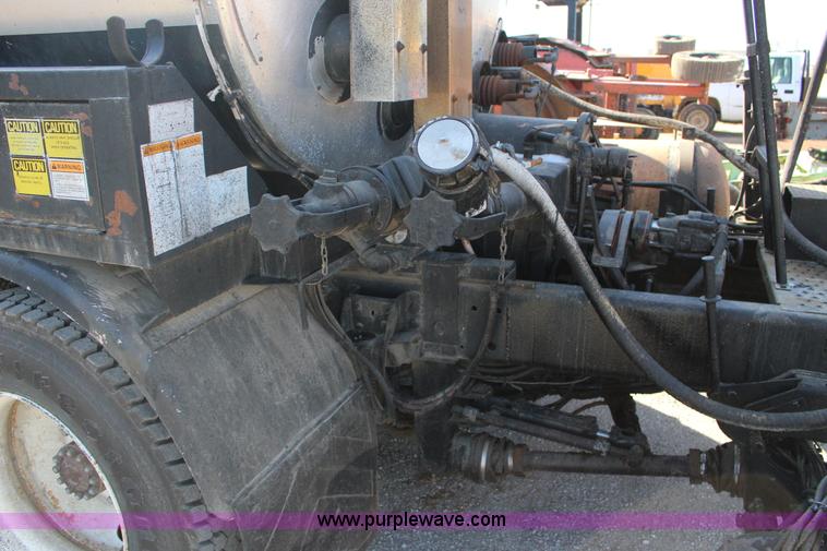 image for item L6576 1994 Ford F700 oil distribution truck