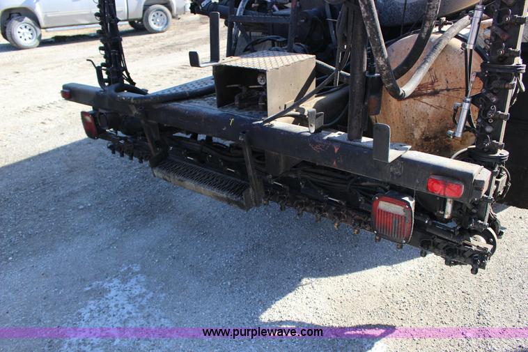 image for item L6576 1994 Ford F700 oil distribution truck