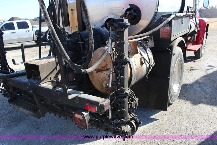 image for item L6576 1994 Ford F700 oil distribution truck