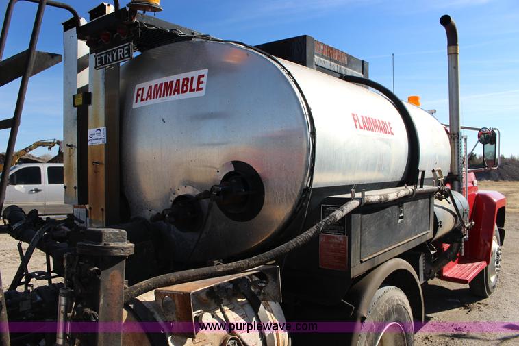 image for item L6576 1994 Ford F700 oil distribution truck