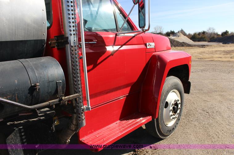 image for item L6576 1994 Ford F700 oil distribution truck