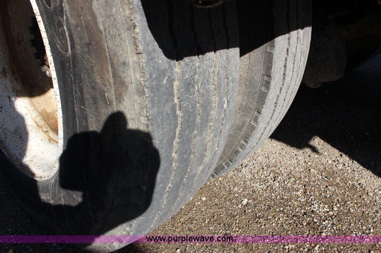 image for item L6576 1994 Ford F700 oil distribution truck