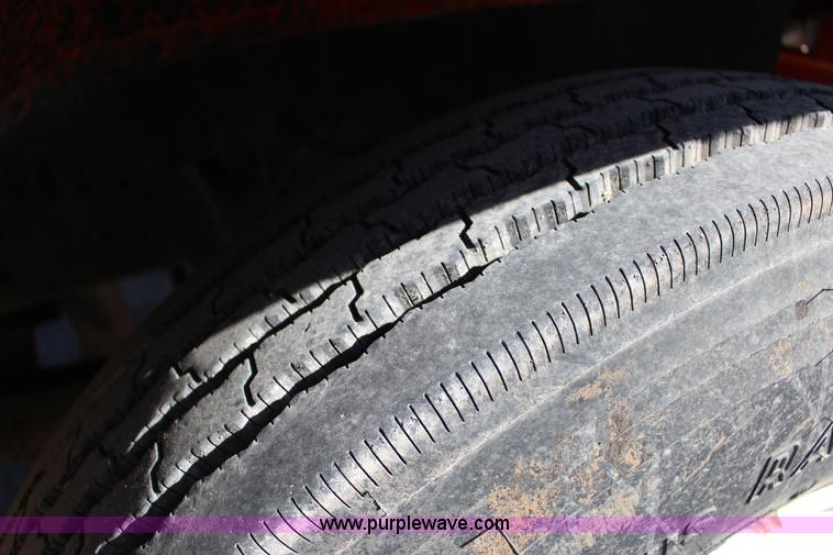 image for item L6576 1994 Ford F700 oil distribution truck