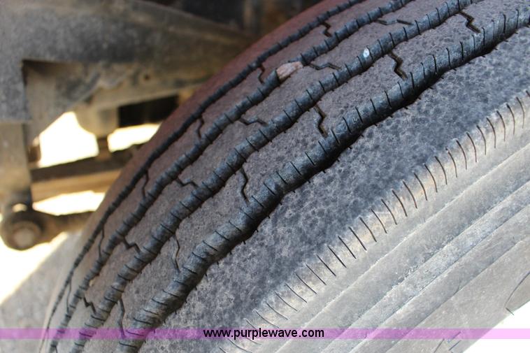 image for item L6576 1994 Ford F700 oil distribution truck