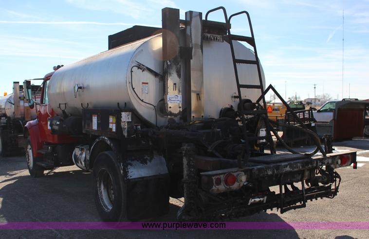 image for item L6577 1999 International 4700 oil distribution truck