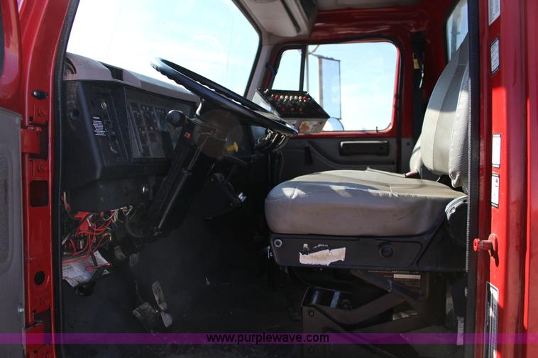 image for item L6577 1999 International 4700 oil distribution truck