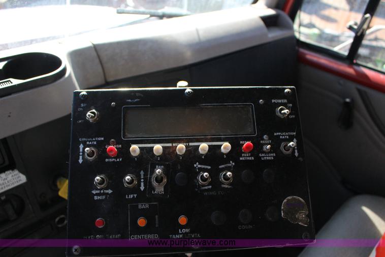 image for item L6577 1999 International 4700 oil distribution truck