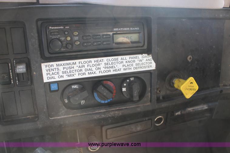 image for item L6577 1999 International 4700 oil distribution truck