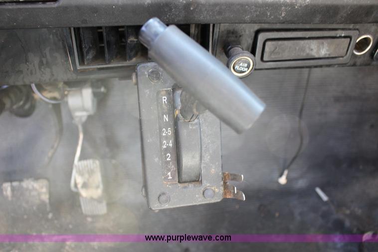 image for item L6577 1999 International 4700 oil distribution truck