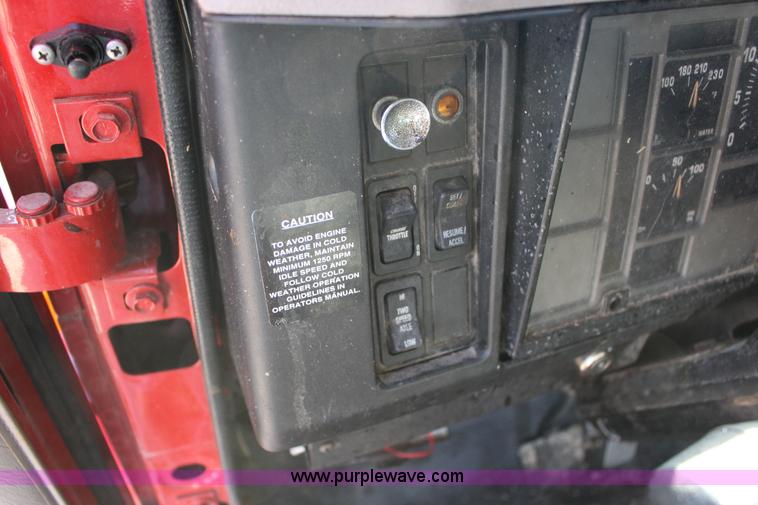 image for item L6577 1999 International 4700 oil distribution truck