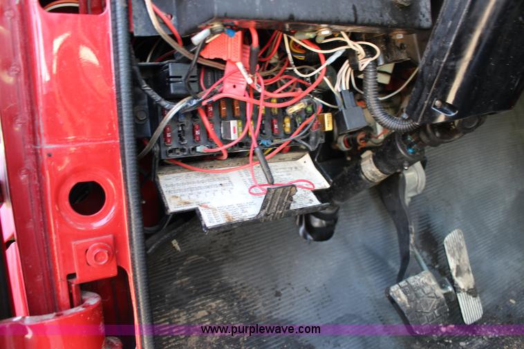 image for item L6577 1999 International 4700 oil distribution truck