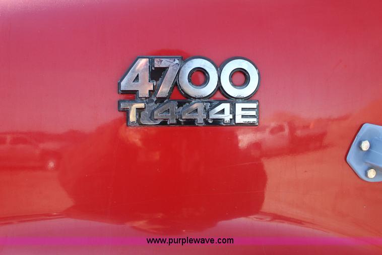 image for item L6577 1999 International 4700 oil distribution truck