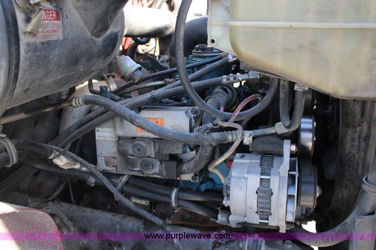 image for item L6577 1999 International 4700 oil distribution truck