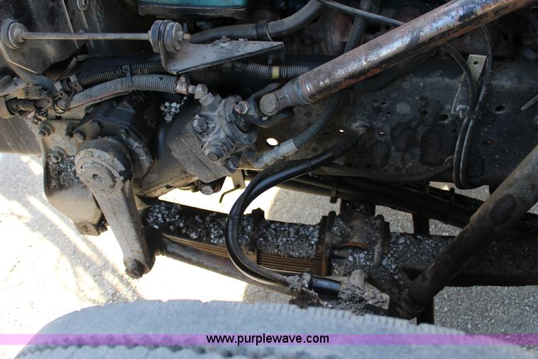 image for item L6577 1999 International 4700 oil distribution truck