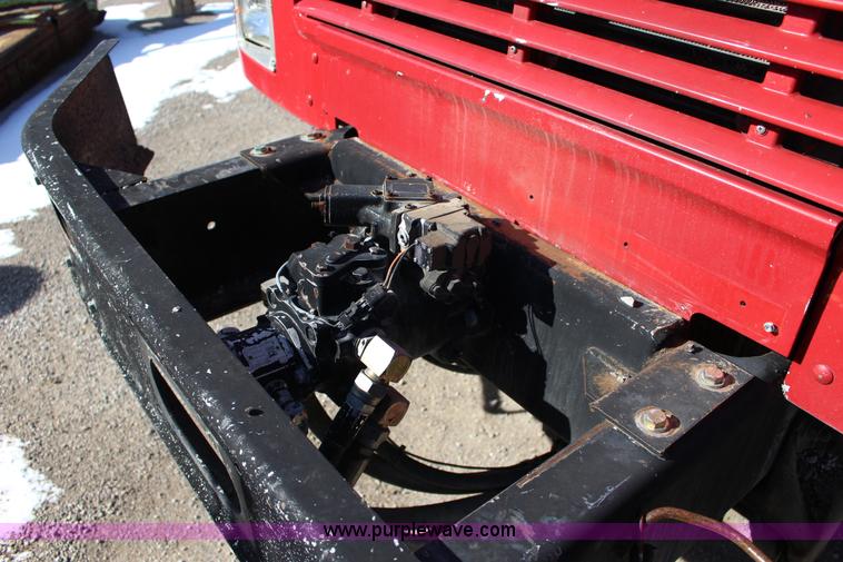 image for item L6577 1999 International 4700 oil distribution truck