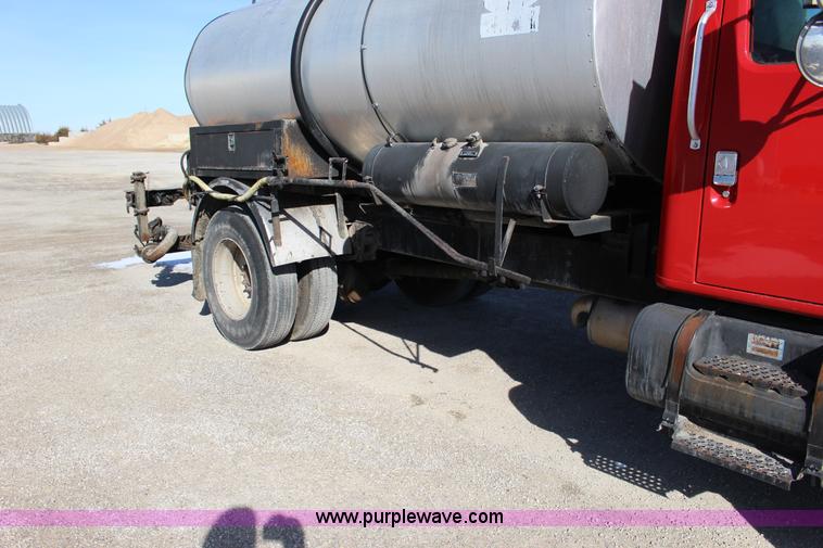 image for item L6577 1999 International 4700 oil distribution truck