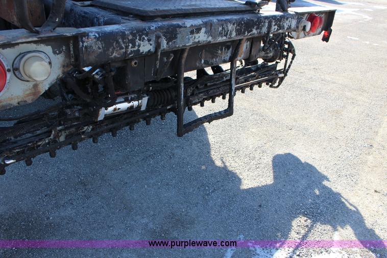 image for item L6577 1999 International 4700 oil distribution truck