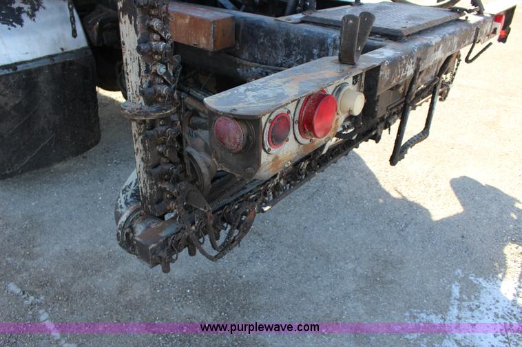 image for item L6577 1999 International 4700 oil distribution truck