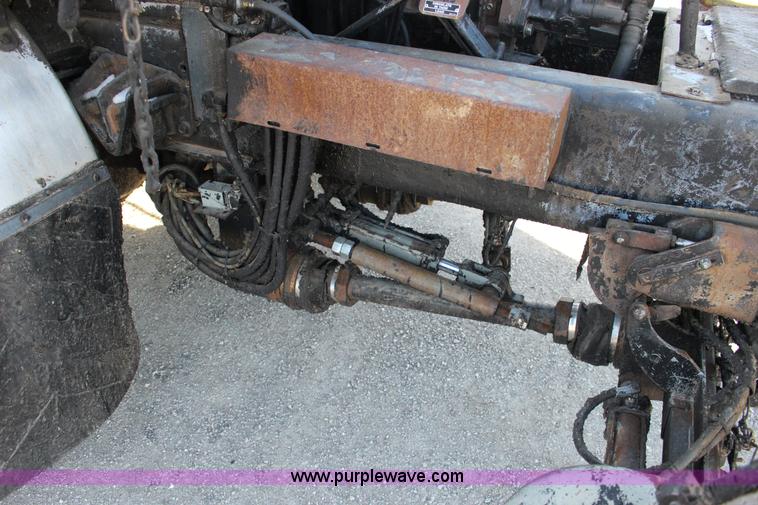 image for item L6577 1999 International 4700 oil distribution truck