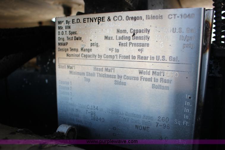 image for item L6577 1999 International 4700 oil distribution truck