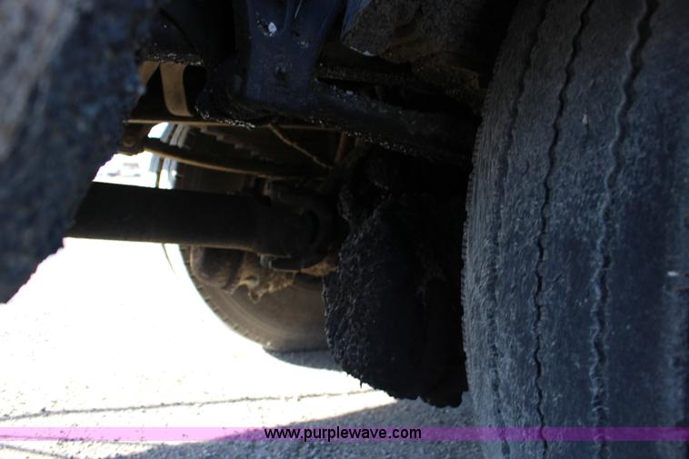 image for item L6577 1999 International 4700 oil distribution truck