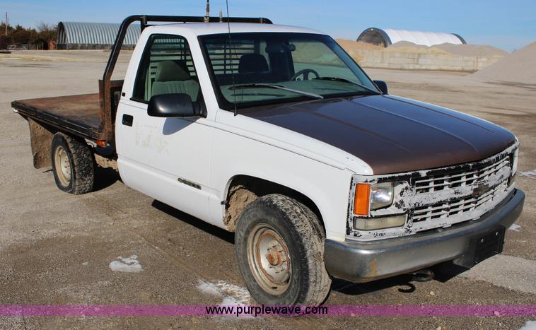 image for item L6581 1998 Chevrolet Cheyenne 2500 flatbed truck