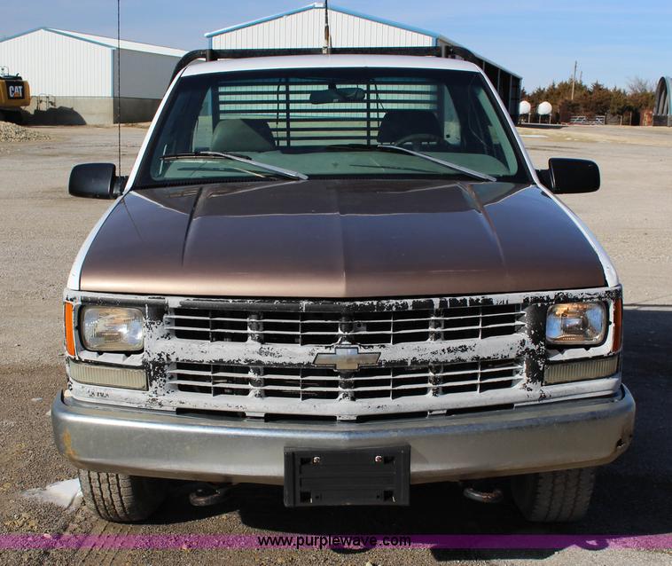 image for item L6581 1998 Chevrolet Cheyenne 2500 flatbed truck