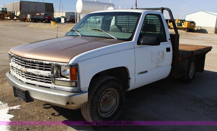 image for item L6581 1998 Chevrolet Cheyenne 2500 flatbed truck
