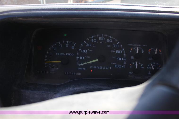 image for item L6581 1998 Chevrolet Cheyenne 2500 flatbed truck