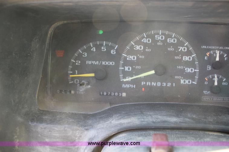 image for item L6581 1998 Chevrolet Cheyenne 2500 flatbed truck